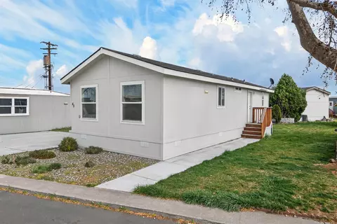 48 Nuclear Ln, Richland, WA 99354