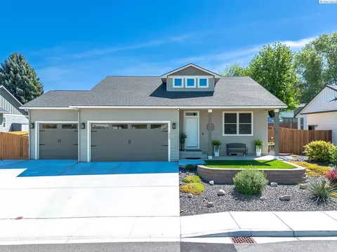 1923 W 39th Ave, Kennewick, WA 99336