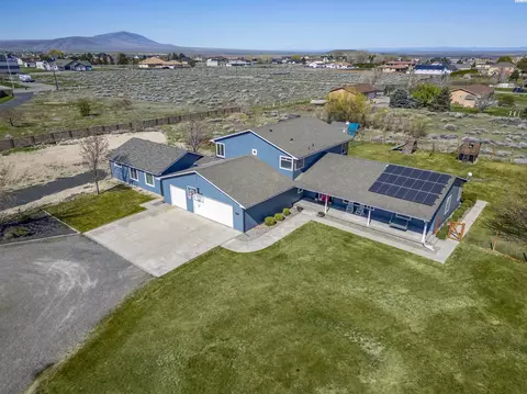 5600 Laurel Dr, West Richland, WA 99353