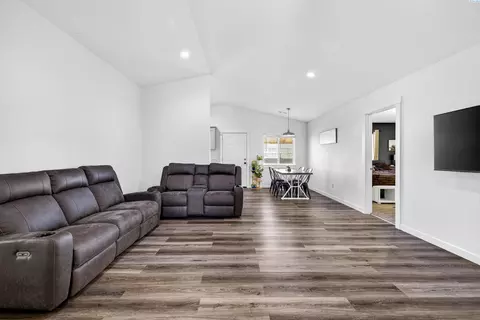 2909 E Helena St, Pasco, WA 99301 photo 3