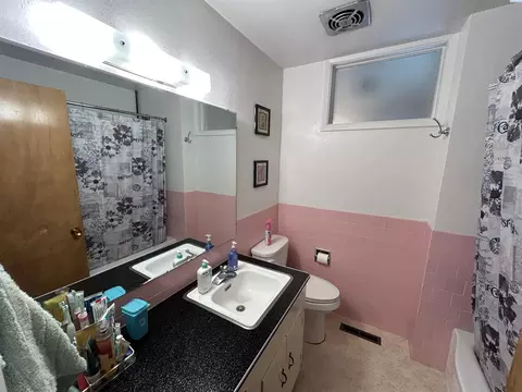 Bath - 115 SW Skyline Dr, Pullman, WA 99163 photo 4 of 6