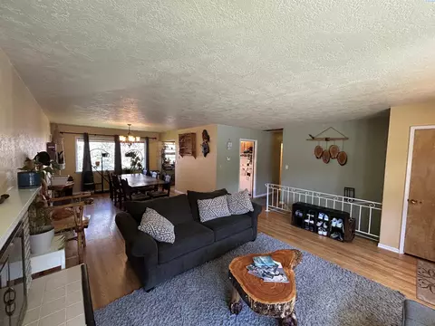 Living - 115 SW Skyline Dr, Pullman, WA 99163 photo 2 of 4