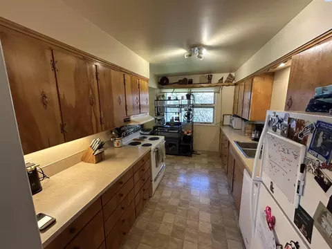 Kitchen - 115 SW Skyline Dr, Pullman, WA 99163 photo 1 of 2