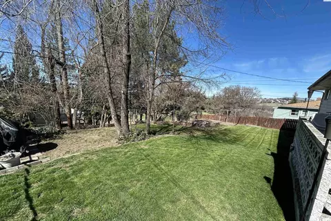 Exterior - 115 SW Skyline Dr, Pullman, WA 99163 photo 4 of 9