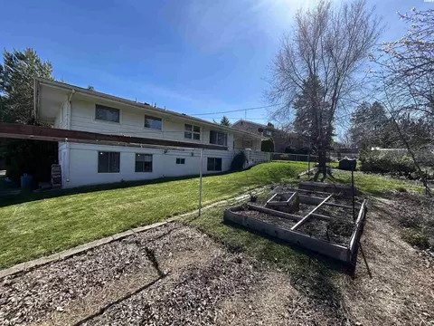 Exterior - 115 SW Skyline Dr, Pullman, WA 99163 photo 7 of 9