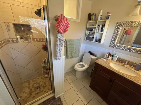 Bath - 115 SW Skyline Dr, Pullman, WA 99163 photo 2 of 6