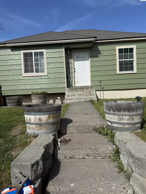 227 E 3rd, Kennewick, WA 99336