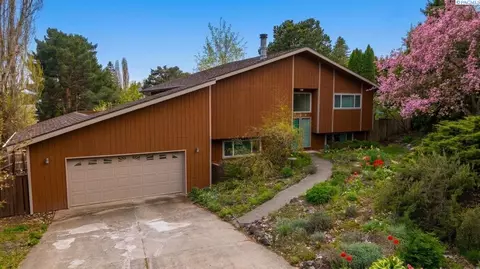 135 NW Robert St, Pullman, WA 99163
