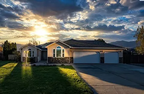 4400 Mt Daniel Ct, West Richland, WA 99353