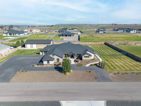 11807 Pelican Rd, Pasco, WA 99301