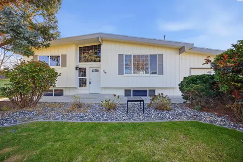 106 E 36th Ave, Kennewick, WA 99337