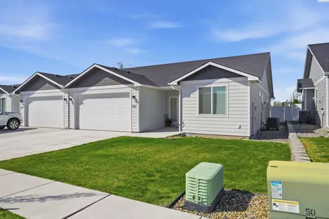 232 Claret Dr, Prosser, WA 99350