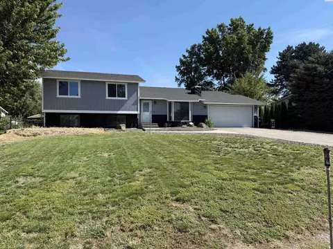 6105 W Sylvester St, Pasco, WA 99301