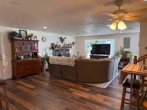 Living - 6105 W Sylvester St, Pasco, WA 99301 photo 1 of 6
