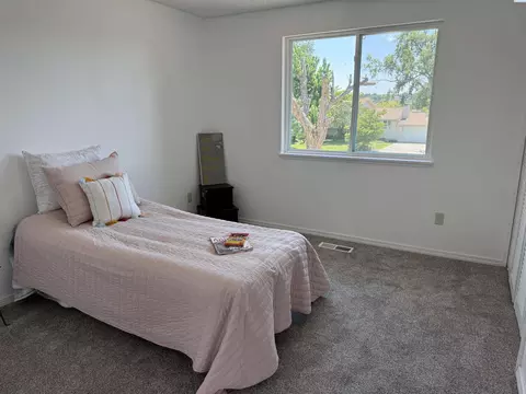 Bedroom - 6105 W Sylvester St, Pasco, WA 99301 photo 5 of 6