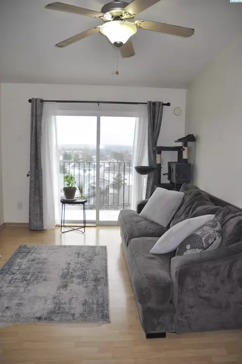 Living - 1645 NE Merman Dr #B-301, Pullman, WA 99163 photo 1 of 1