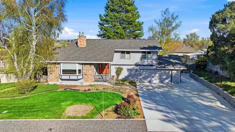 322 E 36th Pl, Kennewick, WA 99337