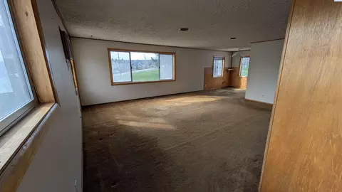 Living - 321 NW Cleveland St, Pullman, WA 99163 photo 1 of 9