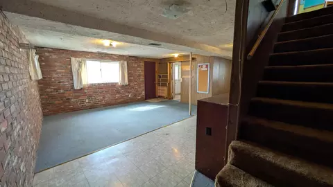 Living - 321 NW Cleveland St, Pullman, WA 99163 photo 8 of 9