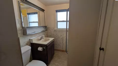 Bath - 321 NW Cleveland St, Pullman, WA 99163 photo 1 of 2