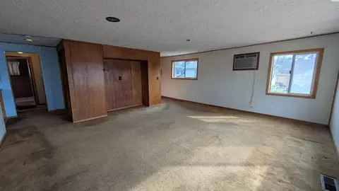Living - 321 NW Cleveland St, Pullman, WA 99163 photo 7 of 9