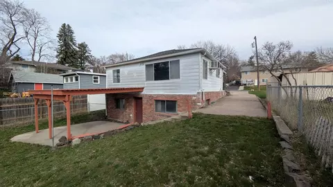 Exterior - 321 NW Cleveland St, Pullman, WA 99163 photo 3 of 4