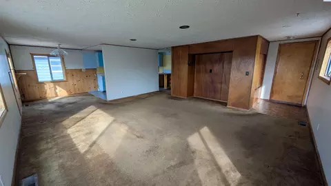 Living - 321 NW Cleveland St, Pullman, WA 99163 photo 4 of 9