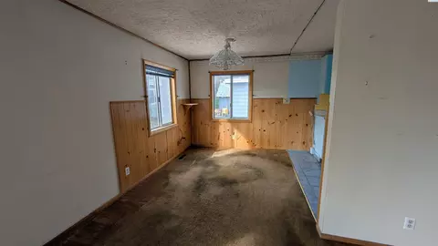 Living - 321 NW Cleveland St, Pullman, WA 99163 photo 6 of 9