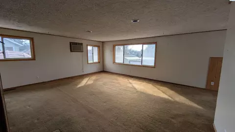 Living - 321 NW Cleveland St, Pullman, WA 99163 photo 3 of 9