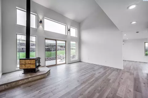 Living - 1890 SE Johnson Ave, Pullman, WA 99163 photo 3 of 7