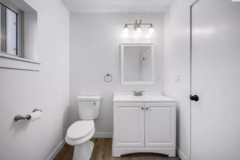 Bath - 1890 SE Johnson Ave, Pullman, WA 99163 photo 1 of 3