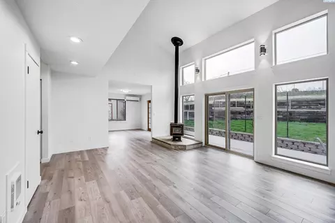 Living - 1890 SE Johnson Ave, Pullman, WA 99163 photo 1 of 7