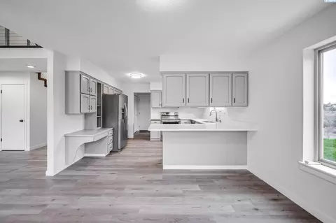 Kitchen - 1890 SE Johnson Ave, Pullman, WA 99163 photo 5 of 5