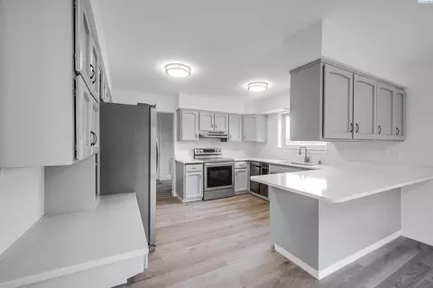 Kitchen - 1890 SE Johnson Ave, Pullman, WA 99163 photo 4 of 5