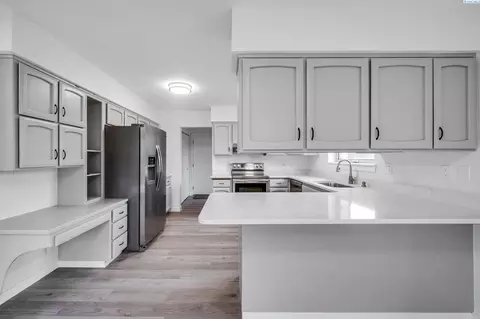 Kitchen - 1890 SE Johnson Ave, Pullman, WA 99163 photo 3 of 5