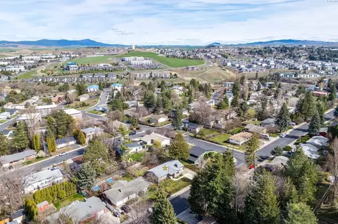 View/Area - 1810 NW Deane St, Pullman, WA 99163 photo 3 of 7