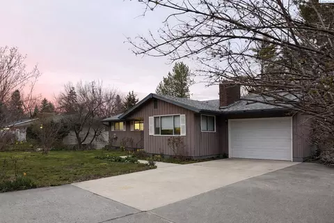 1810 NW Deane St, Pullman, WA 99163