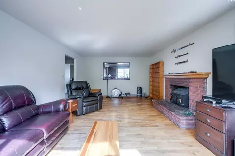 Living - 1810 NW Deane St, Pullman, WA 99163 photo 2 of 2
