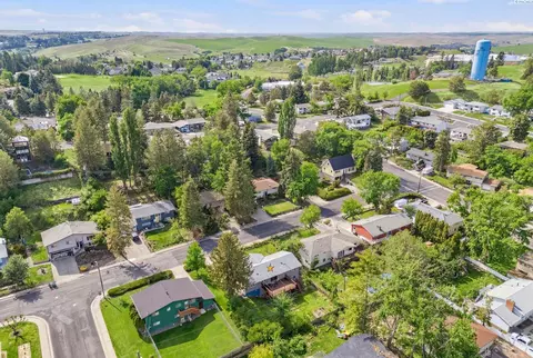 View/Area - 1810 NW Deane St, Pullman, WA 99163 photo 3 of 5