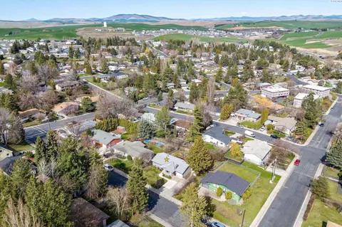 View/Area - 1810 NW Deane St, Pullman, WA 99163 photo 4 of 7