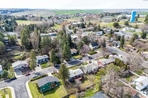 View/Area - 1810 NW Deane St, Pullman, WA 99163 photo 5 of 7