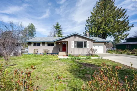 Exterior - 1810 NW Deane St, Pullman, WA 99163 photo 1 of 9