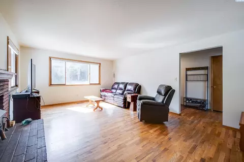 Living - 1810 NW Deane St, Pullman, WA 99163 photo 1 of 2