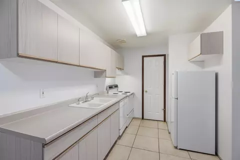 Kitchen - 1645 NE Merman Dr #C202, Pullman, WA 99163 photo 1 of 1