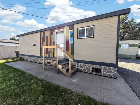 8 Royalty Ln, West Richland, WA 99353