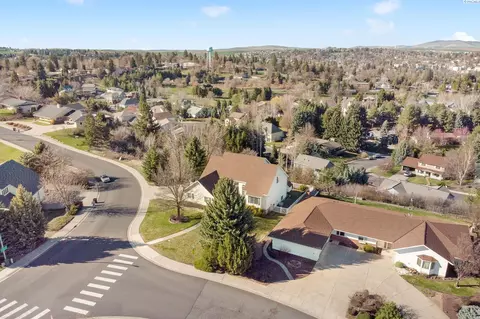 View/Area - 640 SE Crestview St, Pullman, WA 99163 photo 3 of 5