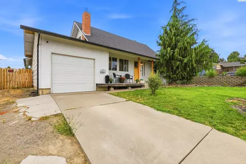 706 Buena Vista Ave, Sunnyside, WA 98944