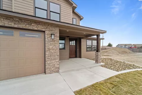Exterior - 8406 Silver Mound Dr, Pasco, WA 99301 photo 3 of 5