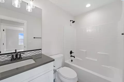 Bath - 8406 Silver Mound Dr, Pasco, WA 99301 photo 4 of 5