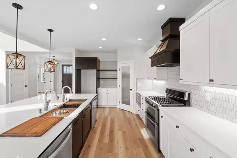 Kitchen - 8406 Silver Mound Dr, Pasco, WA 99301 photo 9 of 12